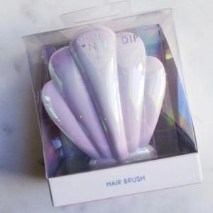 Skinnydip London Shell Hair Brush